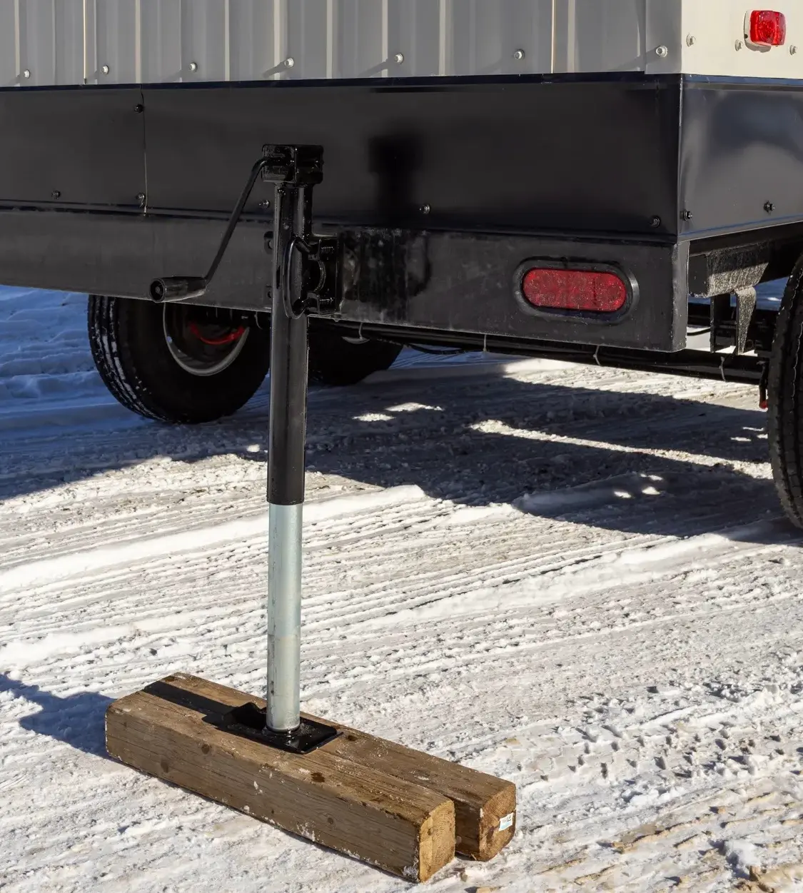 Built-in stabilizer jack
