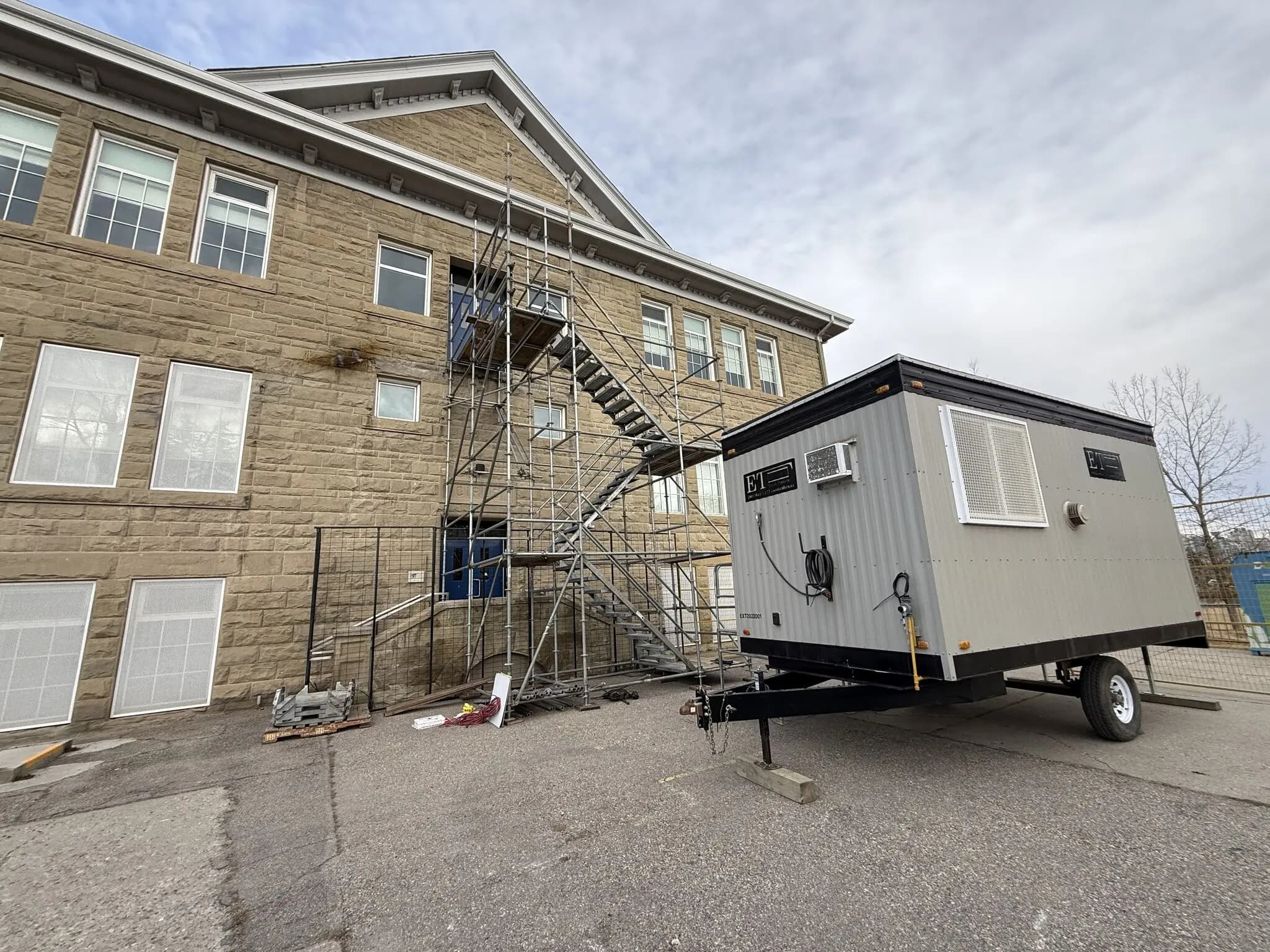 Office trailer deployed for SYNCON student care facility upgrade in Calgary